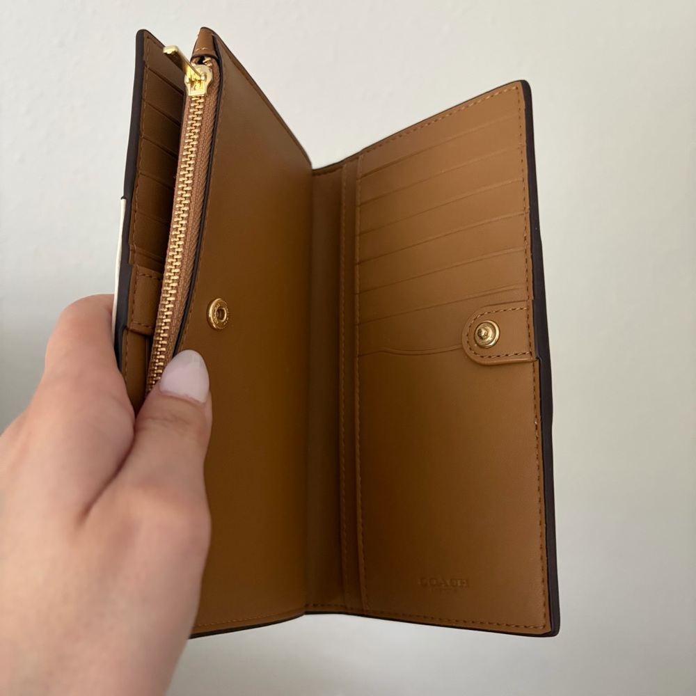 COACH SLIM ZIP WALLET NWOT - Picture 8 of 9